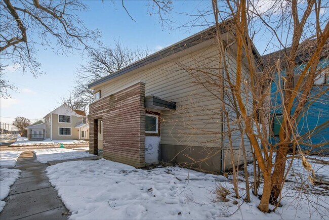 Building Photo - 1960 Bellefontaine St