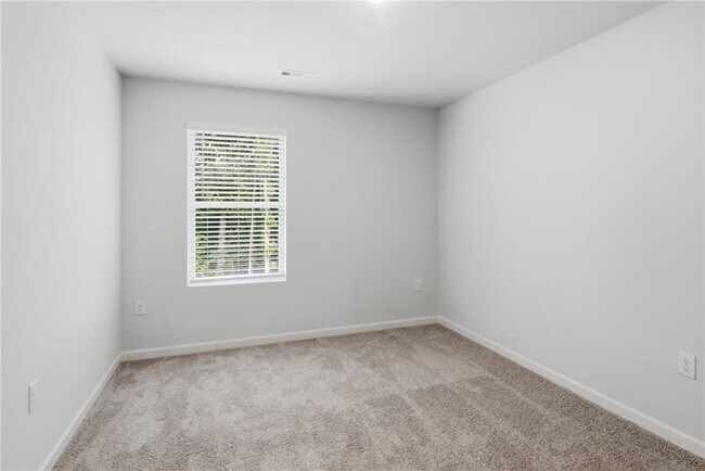 Building Photo - 48 Berryville Dr