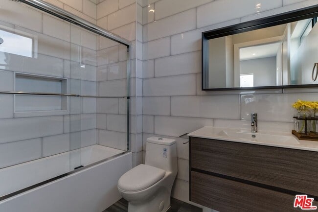 Building Photo - 4830 1/2 Pickford St