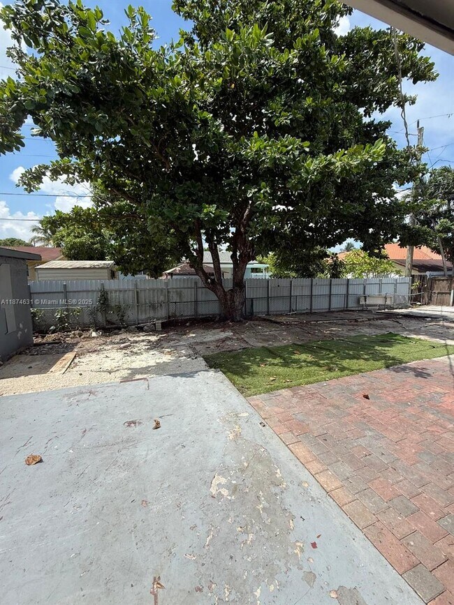 Building Photo - 1710 SW 97th Terrace