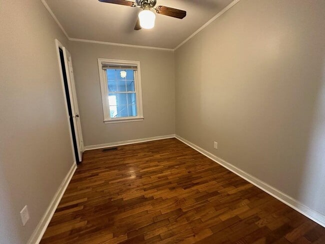 Building Photo - Very Nice 3 Bedroom In Paducah Available Immediately