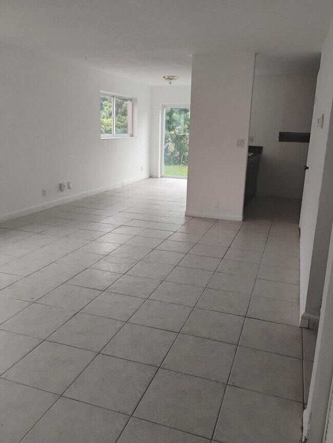 Building Photo - 4116 Riverside Dr