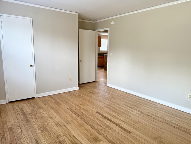 Building Photo - 2550 Lyman St