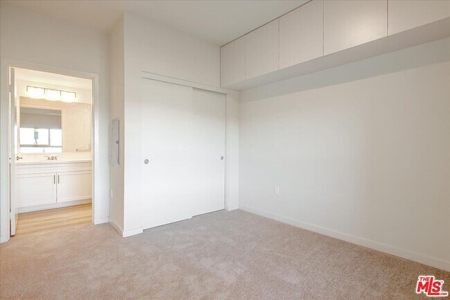 Building Photo - 12655 Bluff Creek Dr