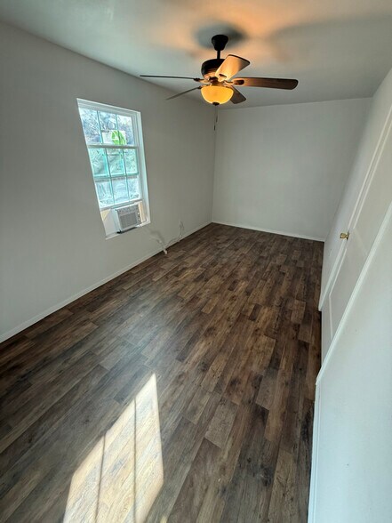 Building Photo - 7418 Oscar Dr