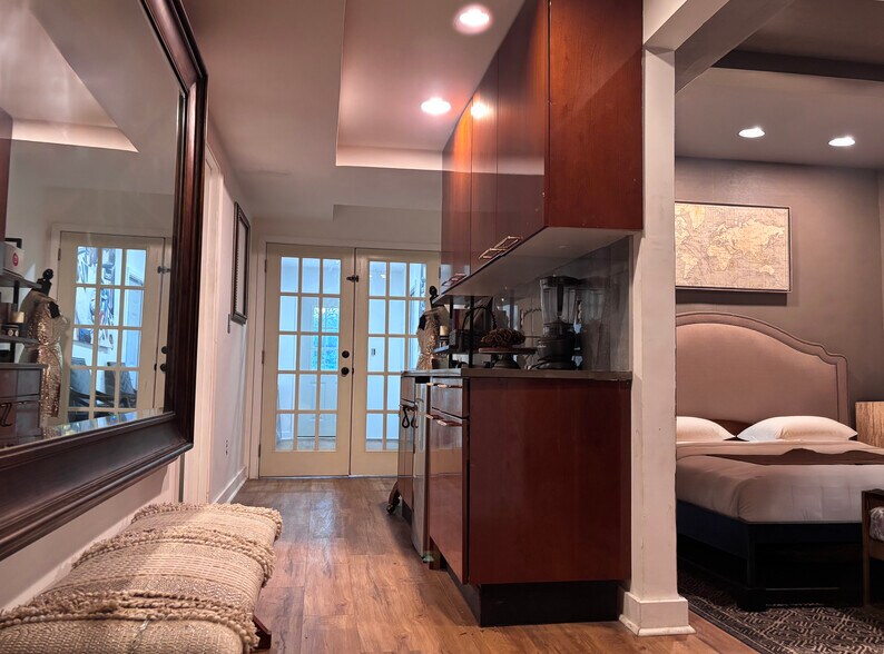View of kitchen/hallway/bedroom - 9021 Par Dr