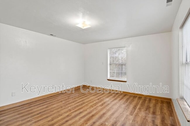 Building Photo - 1010 Quash St