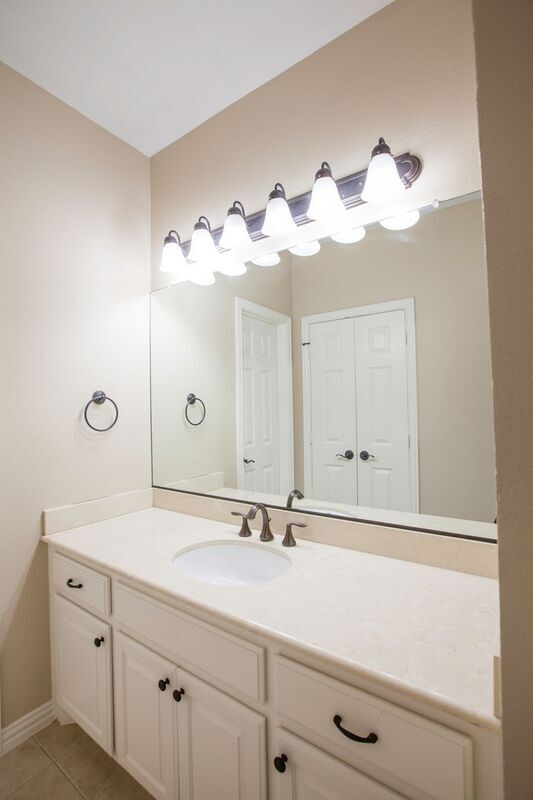 Building Photo - 8100 Rosemont Dr