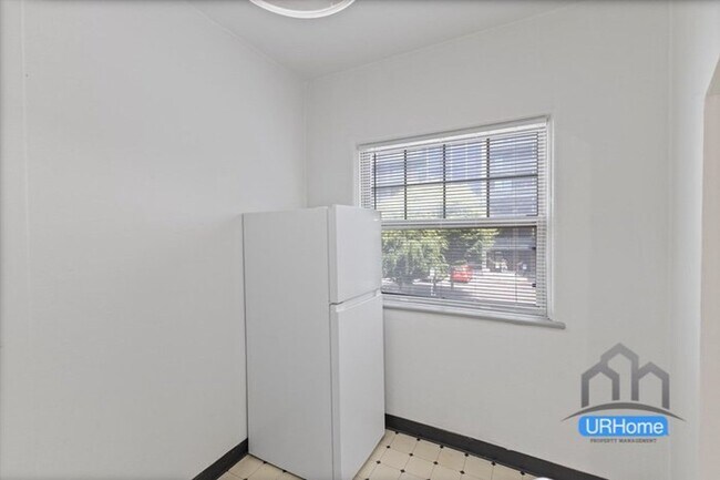 Building Photo - Charming Portland Studio – Prime Walkable Location, $1,100