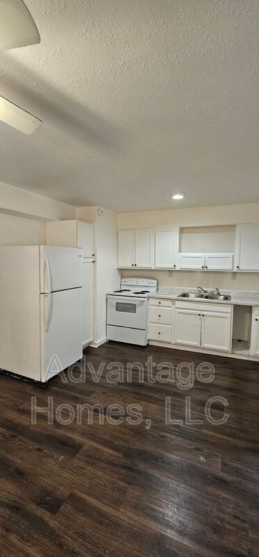 Building Photo - 11410 Palmer Ave