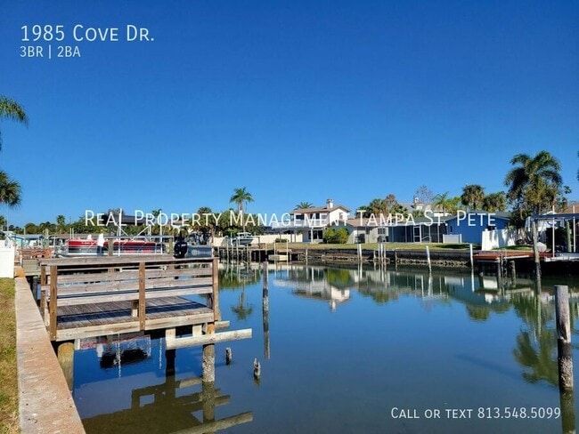 Building Photo - 1985 Cove Dr