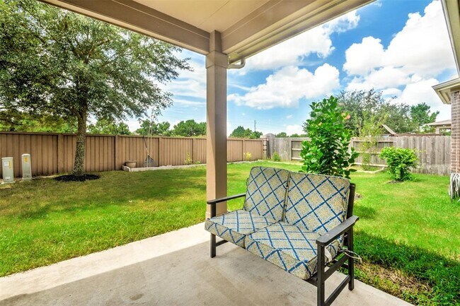 Building Photo - 26335 Cedar Pine Dr
