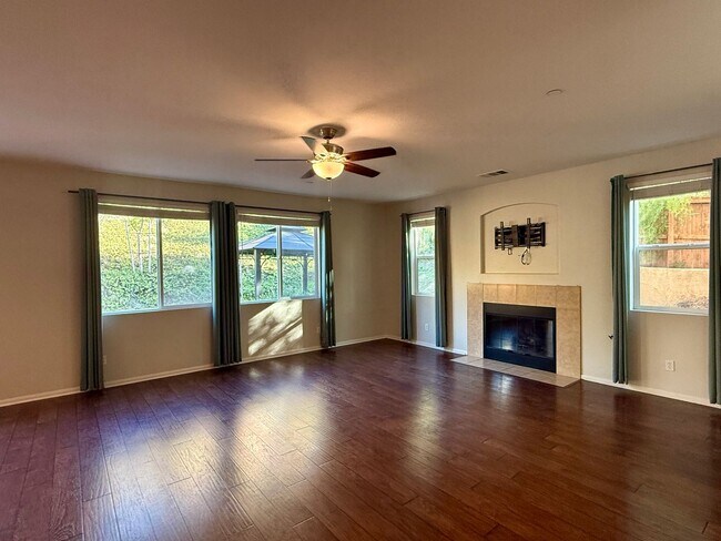 Building Photo - Beautiful 5-Bedroom Home In Oceanside