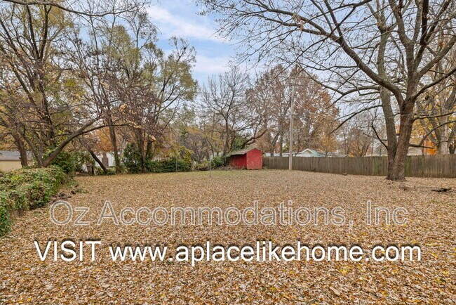 Building Photo - 6535 Melrose Ln