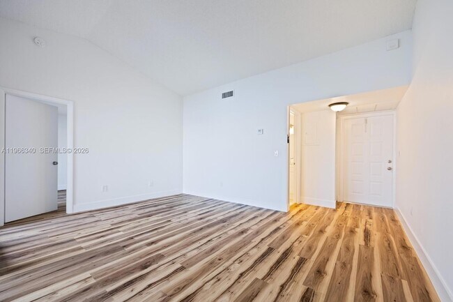 Building Photo - 889 Hamilton Dr