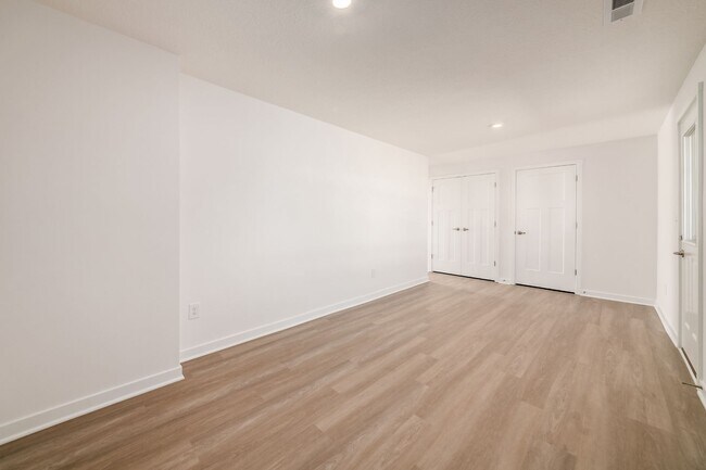 Building Photo - 122 Red Willow Dr