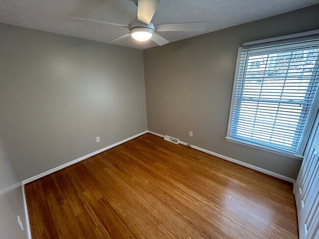 Building Photo - 29 Arrowhead Dr SE