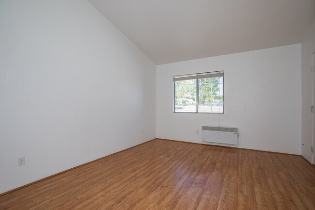 Building Photo - "Charming 2-Bed, 2-Bath Haven on Tripp Drive – Cozy Living in Reno!"
