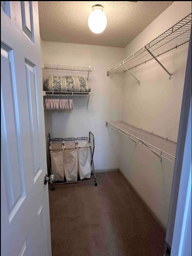 Building Photo - 7614 York Ave S