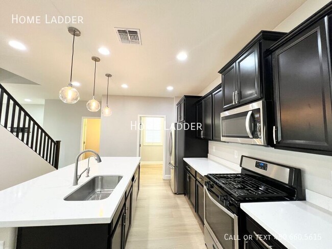 Building Photo - 7055 W Jasper Dr