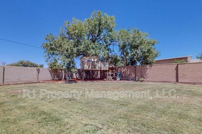 Building Photo - 501 Calle del la Angel