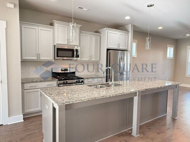 Building Photo - Lovely 3-Bedroom Home with Granite Kitchen, Office Nook & Finished Garage – Near Downtown Knightd...