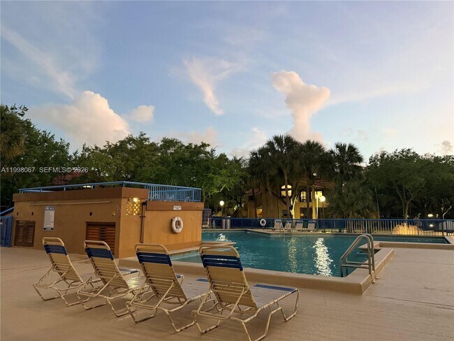 Building Photo - 15405 N Miami Lakeway