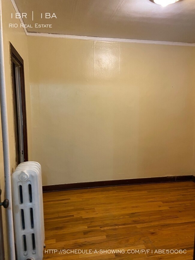 Building Photo - Vintage apartment located in Capitol Hill!