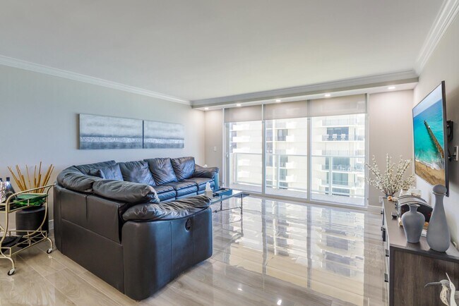 Building Photo - 5440 N Ocean Dr