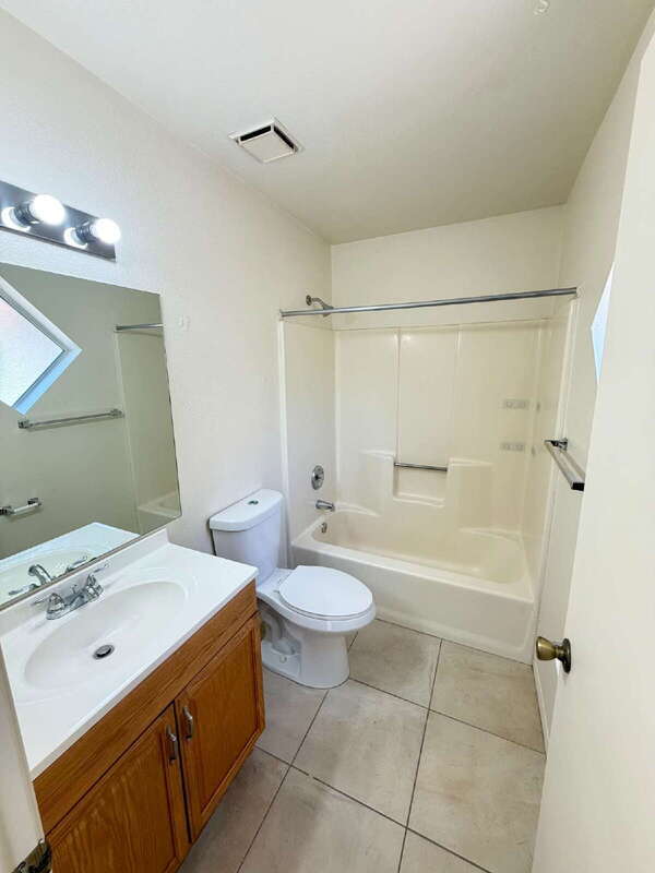 Building Photo - 13644 N Hamilton Dr