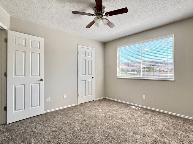 Building Photo - Awesome Salt Lake Home Near Airport!