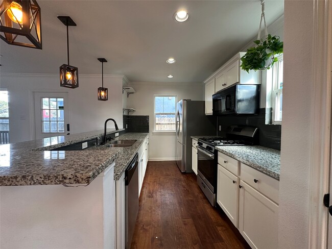 Building Photo - 4322 Chapman St