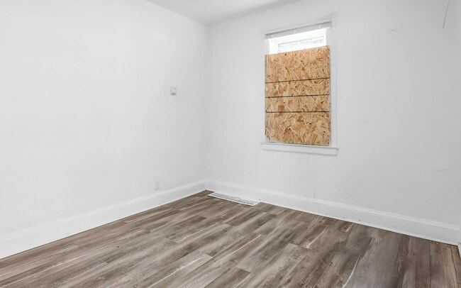 Building Photo - 15322 Yorick Ave