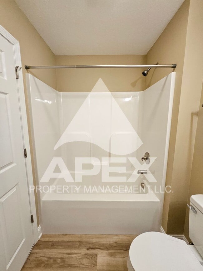 Building Photo - AVALON TOWNHOMES – LIKE NEW - 2 Bd/2.5 Ba Townhome off Topside Road with convenient access to Mar...