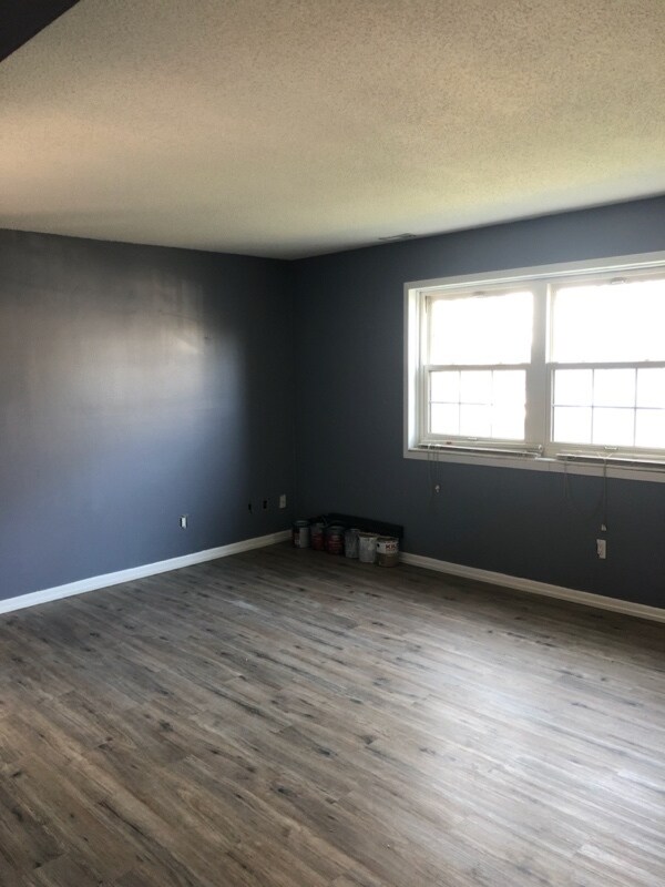 Building Photo - 1120 E 6th St