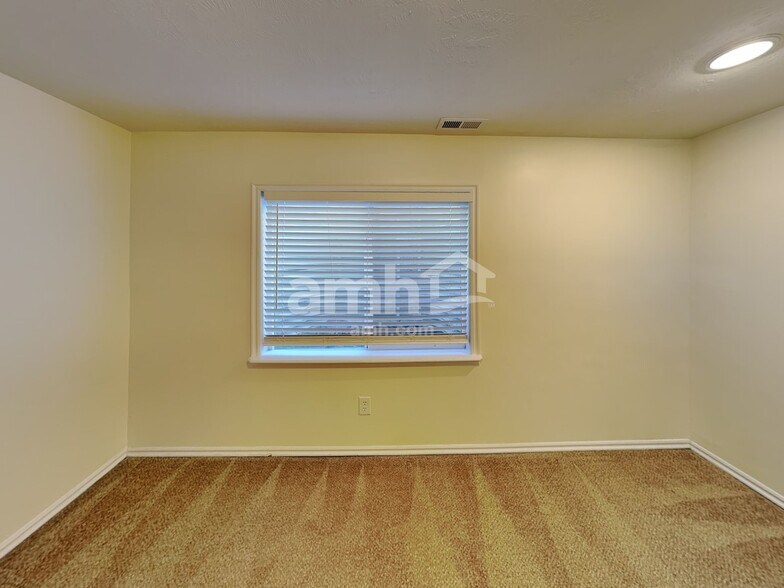 Building Photo - 8359 Sawtooth Oak Dr