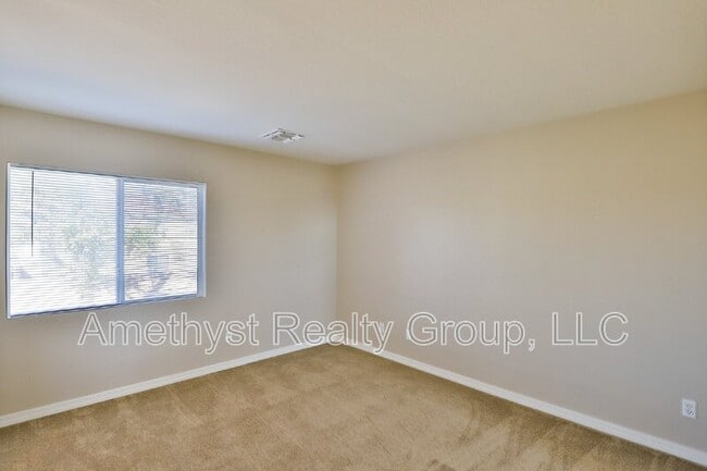 Building Photo - 11706 W Sunnyside Dr