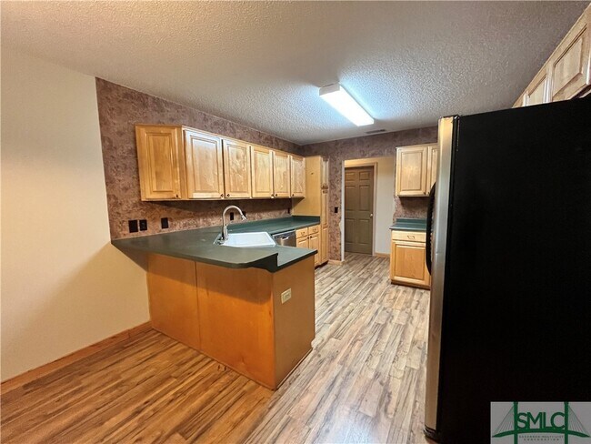 Building Photo - 233 Wild Rose Dr