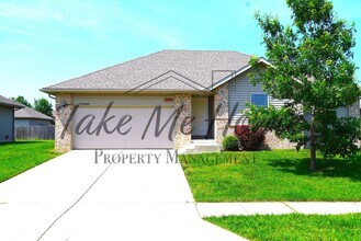 Building Photo - 3 Bedroom 2 bathroom home