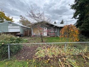 Building Photo - Freshly Updated 3 Bedroom 1 bath Home with Garage, Fenced Yard & Pet Friendly!