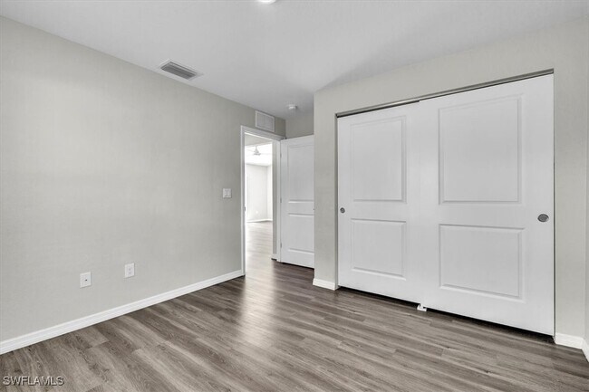 Building Photo - 412 NE 25th St