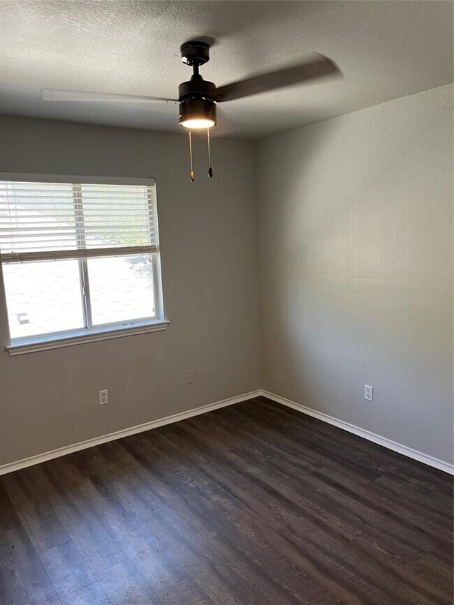 Building Photo - 905 Double File Cove