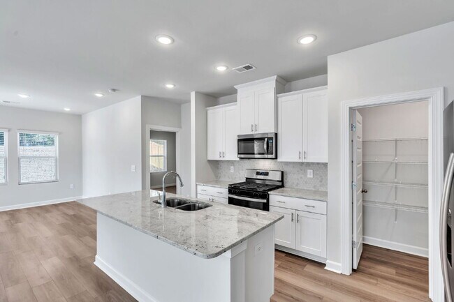 Building Photo - Like New 3BR/2BA Home is Woodruff, SC  **$1875/mo rent