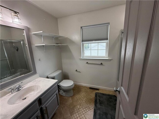 Building Photo - 4 bedroom 2.5 bathroom