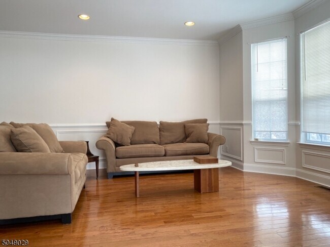 Building Photo - 4 Cummington Ln