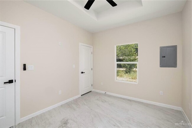 Building Photo - 11 Skyview St