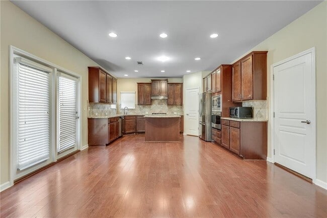 Building Photo - 270 Woods Creek Dr