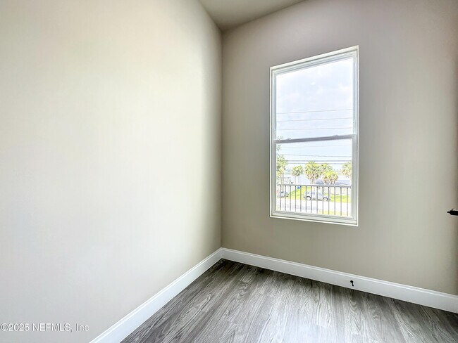 Building Photo - 5395 Heckscher Dr