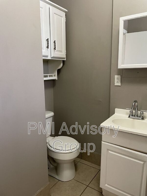 Building Photo - 308 Chestnut St