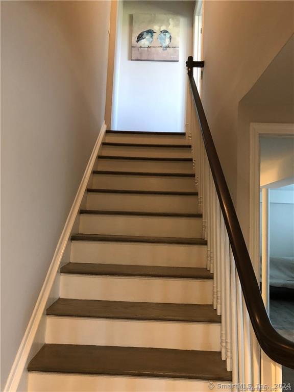 Building Photo - 90 Iroquois Rd